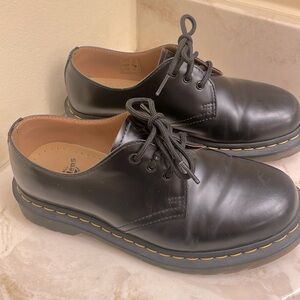 Dr. Martens Air Wair shoes size US L 6